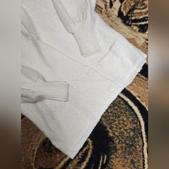 Sweater - Picture 8 of 8